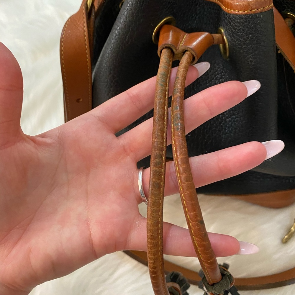 Dooney & Bourke | Vintage Classic Bucket Bag - Picture 8 of 11